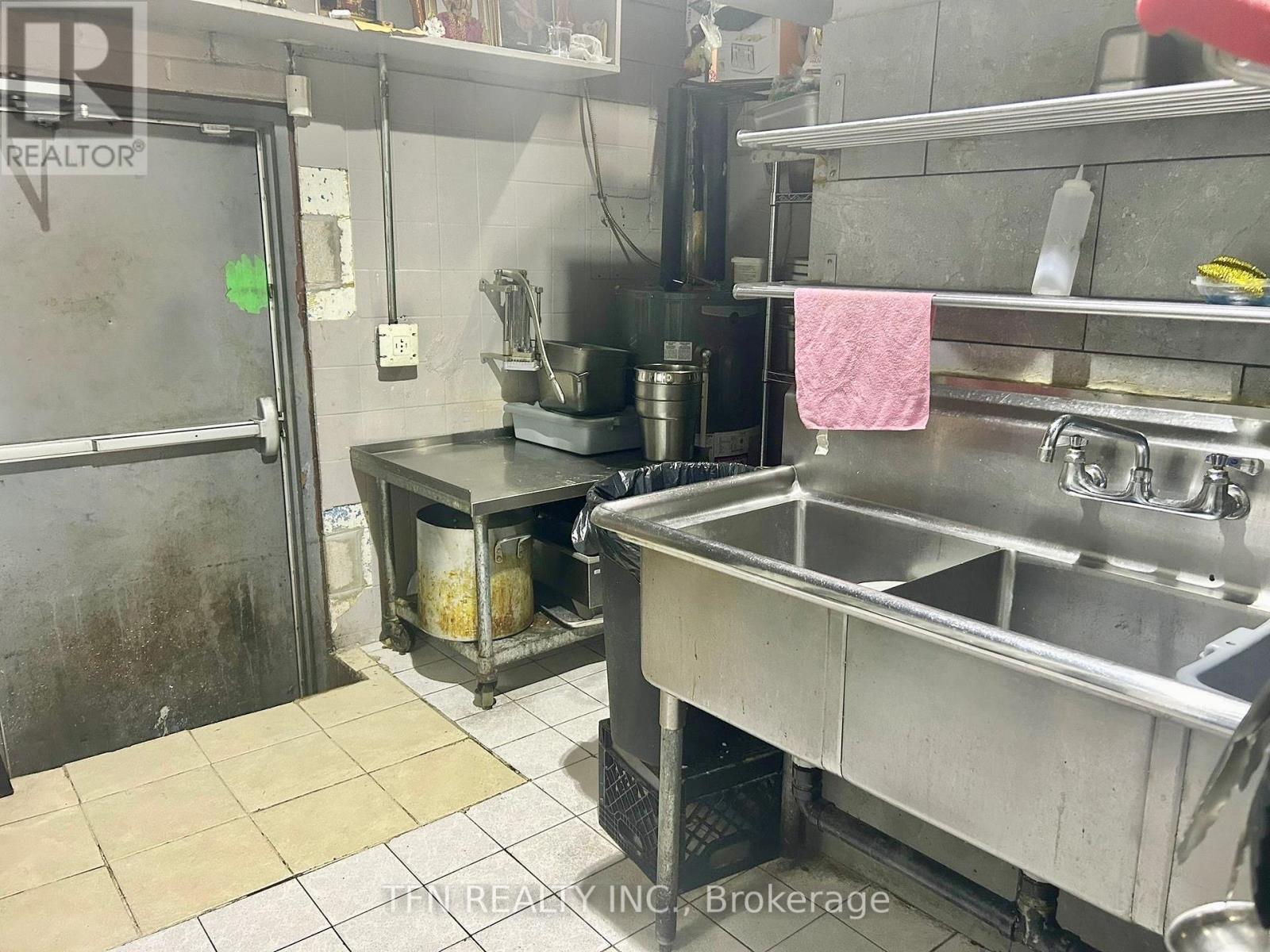 3 - 433 Simcoe Street S, Oshawa, ON