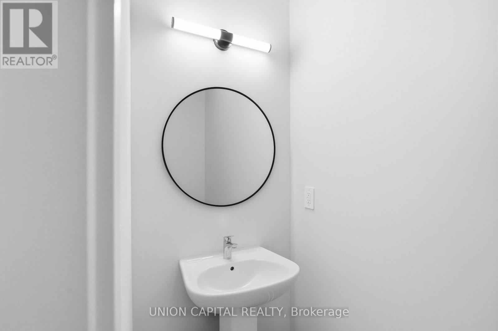 6 Robert Gilpin Lane, Richmond Hill, ON - Indoor Photo Showing Bathroom