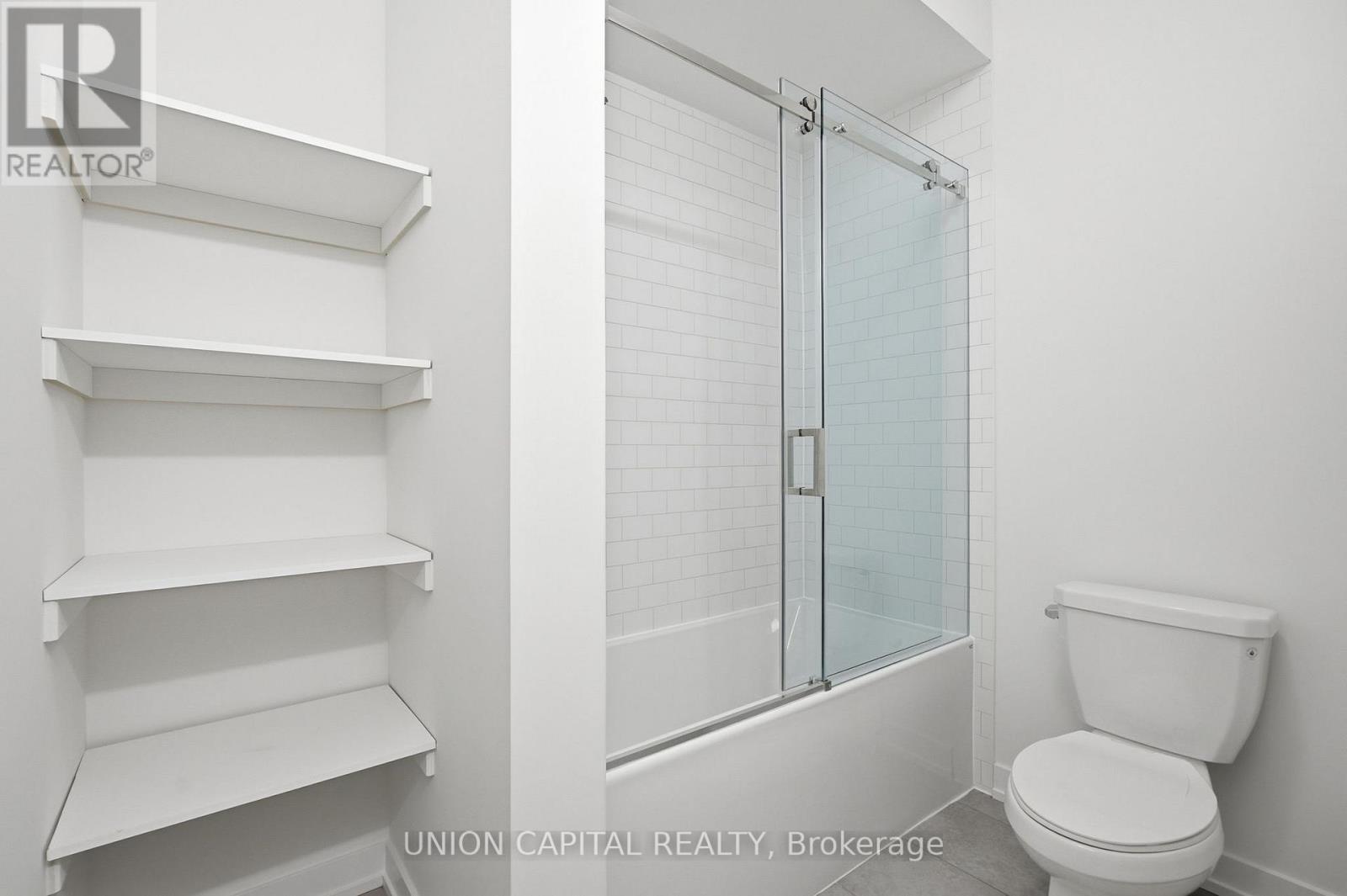 6 Robert Gilpin Lane, Richmond Hill, ON - Indoor Photo Showing Bathroom