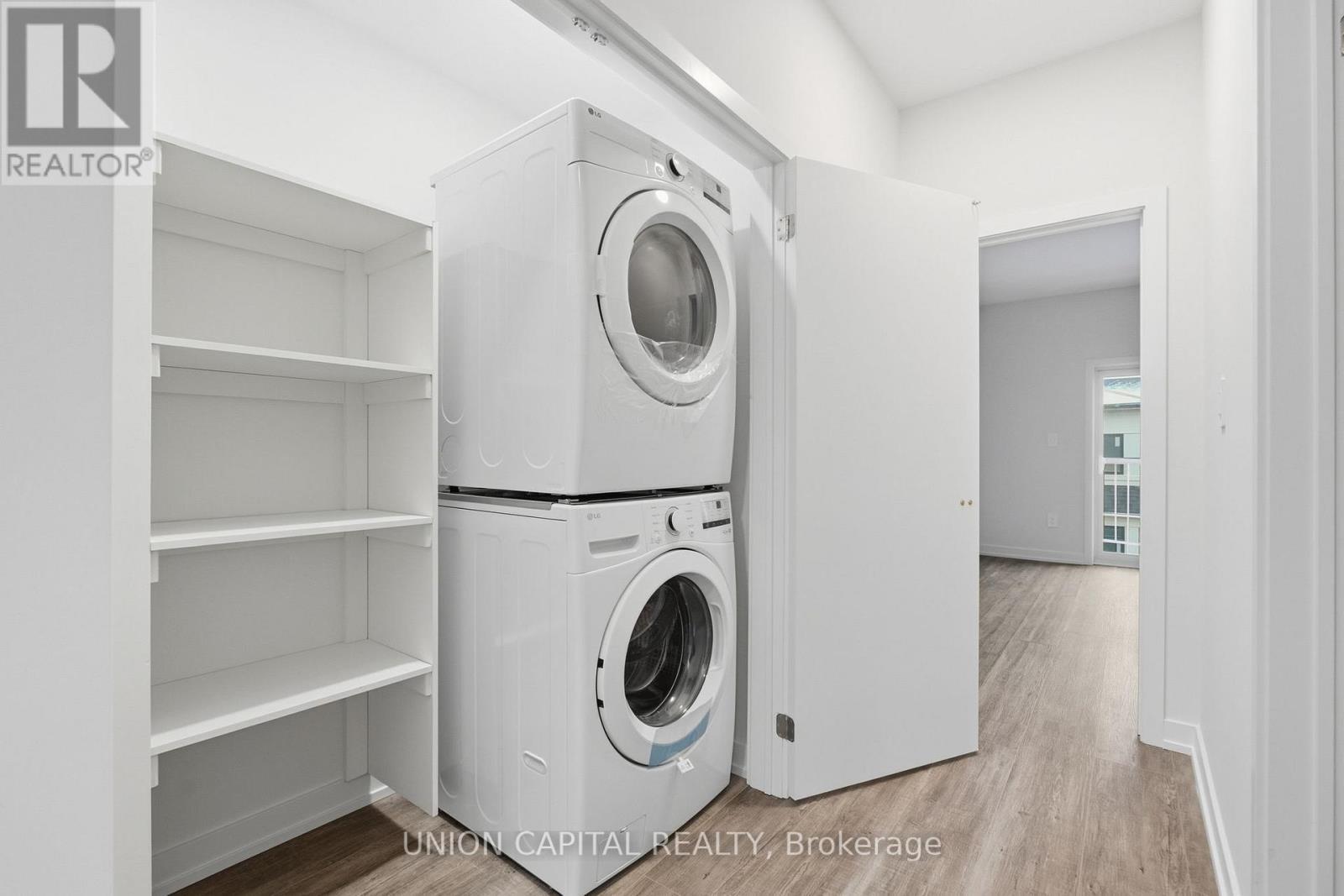 6 Robert Gilpin Lane, Richmond Hill, ON - Indoor Photo Showing Laundry Room