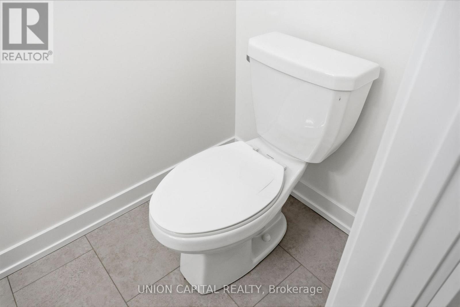 6 Robert Gilpin Lane, Richmond Hill, ON - Indoor Photo Showing Bathroom
