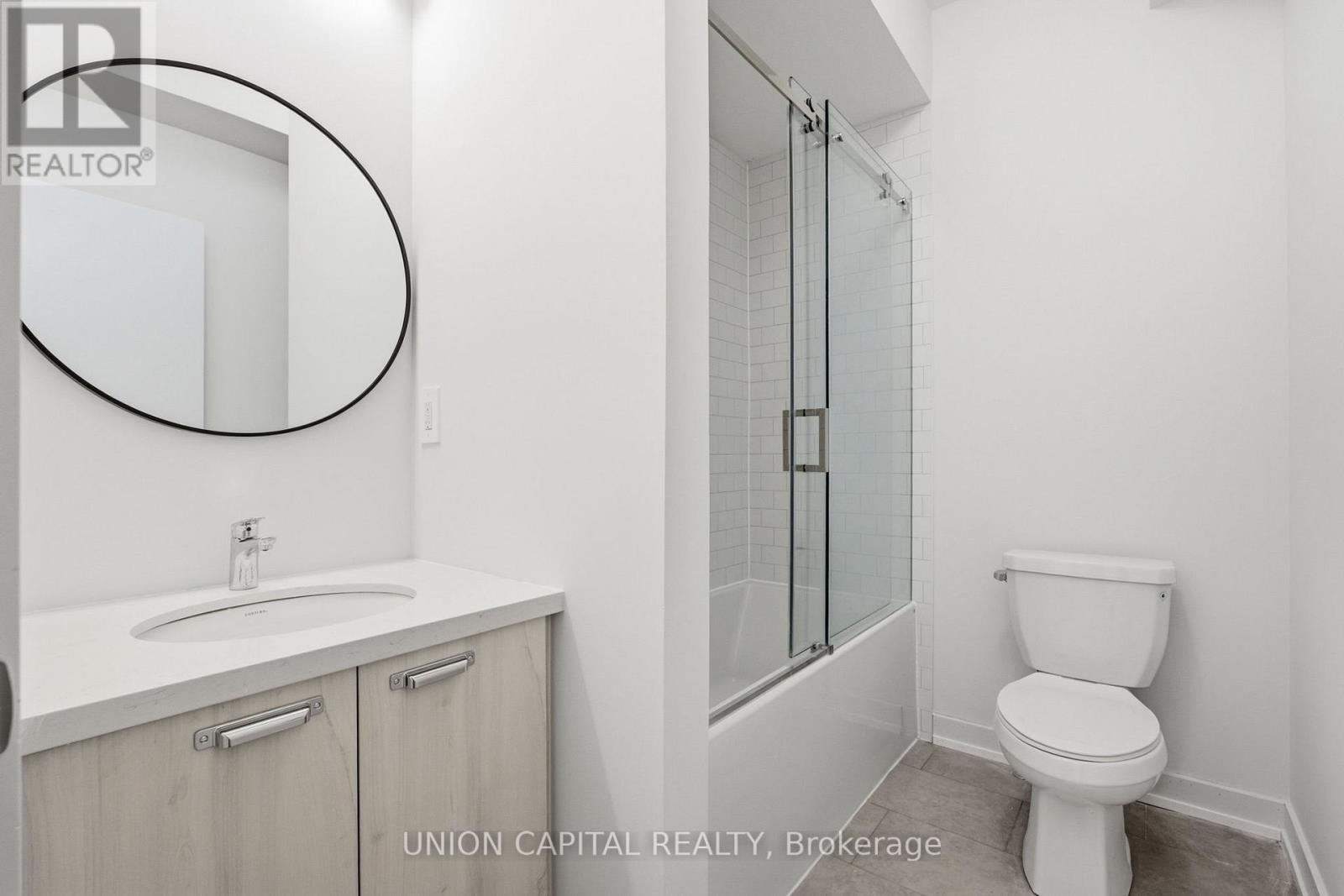 6 Robert Gilpin Lane, Richmond Hill, ON - Indoor Photo Showing Bathroom