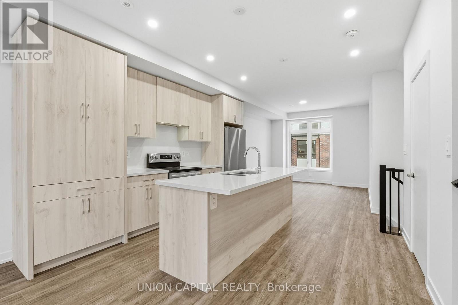6 Robert Gilpin Lane, Richmond Hill, ON - Indoor Photo Showing Kitchen With Stainless Steel Kitchen With Upgraded Kitchen