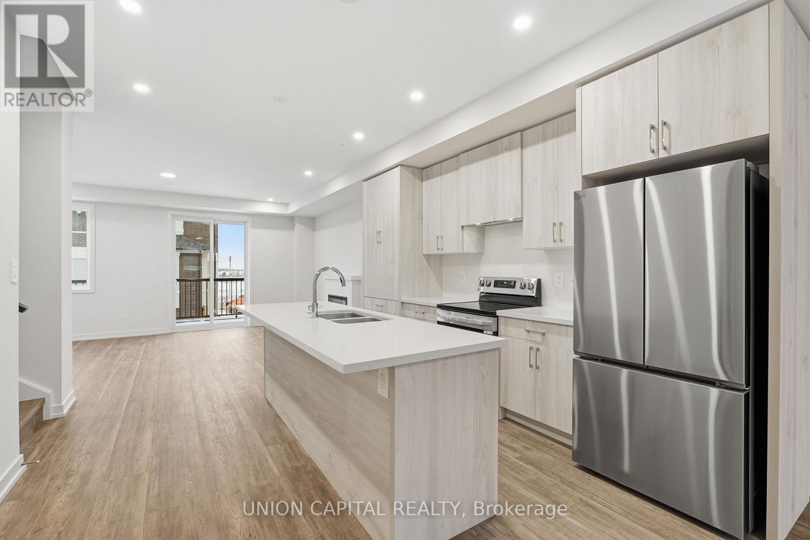 6 Robert Gilpin Lane, Richmond Hill, ON - Indoor Photo Showing Kitchen With Stainless Steel Kitchen With Double Sink With Upgraded Kitchen