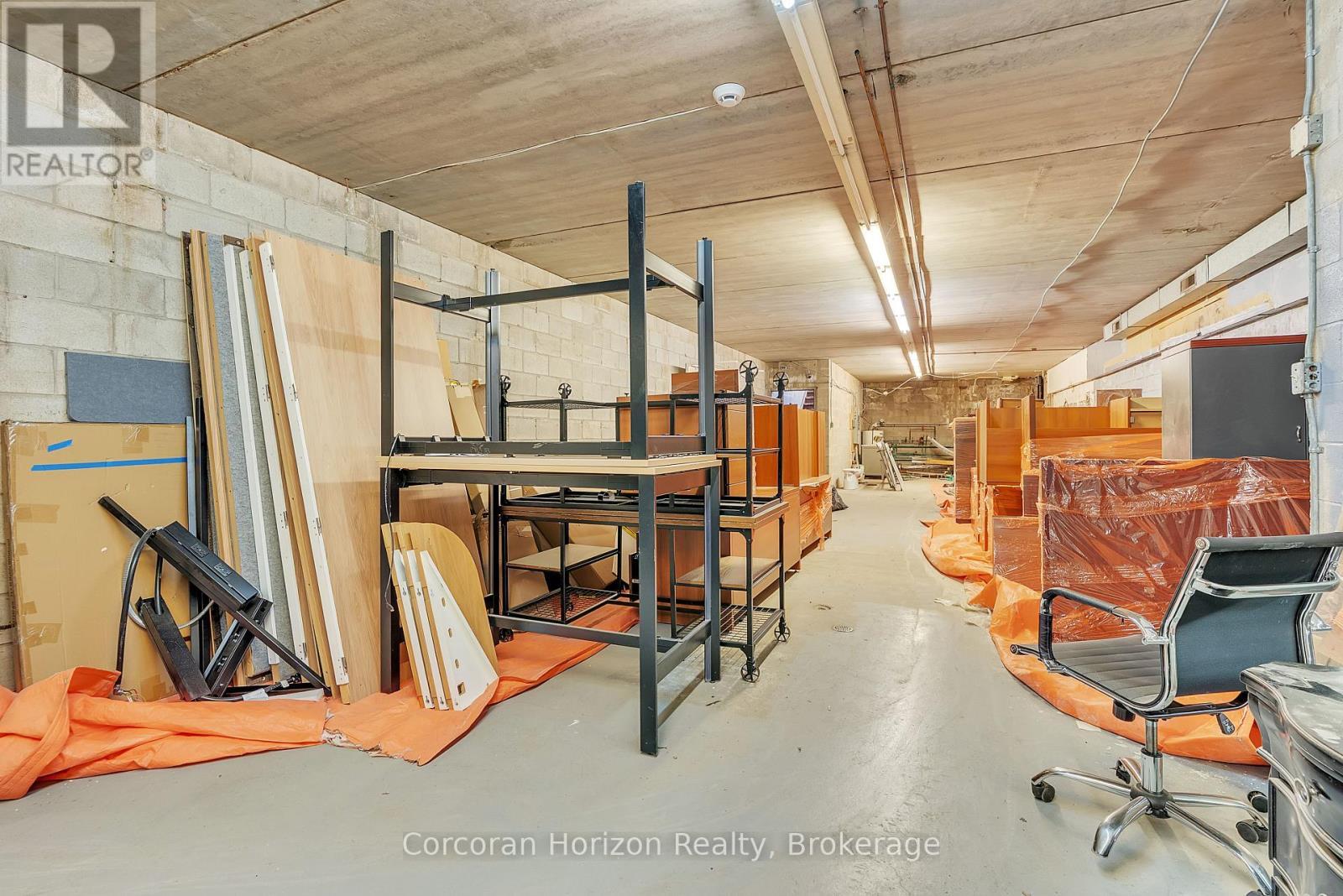 Bsmt - 15 Barton Street E, Hamilton (Beasley), ON