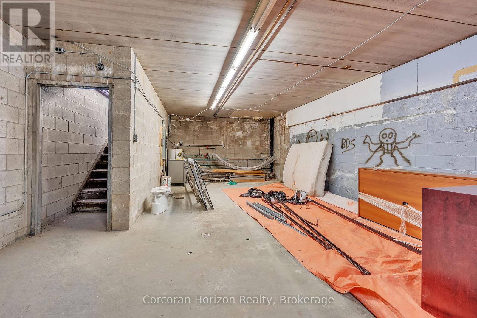 Bsmt - 15 Barton Street E, Hamilton (Beasley), ON