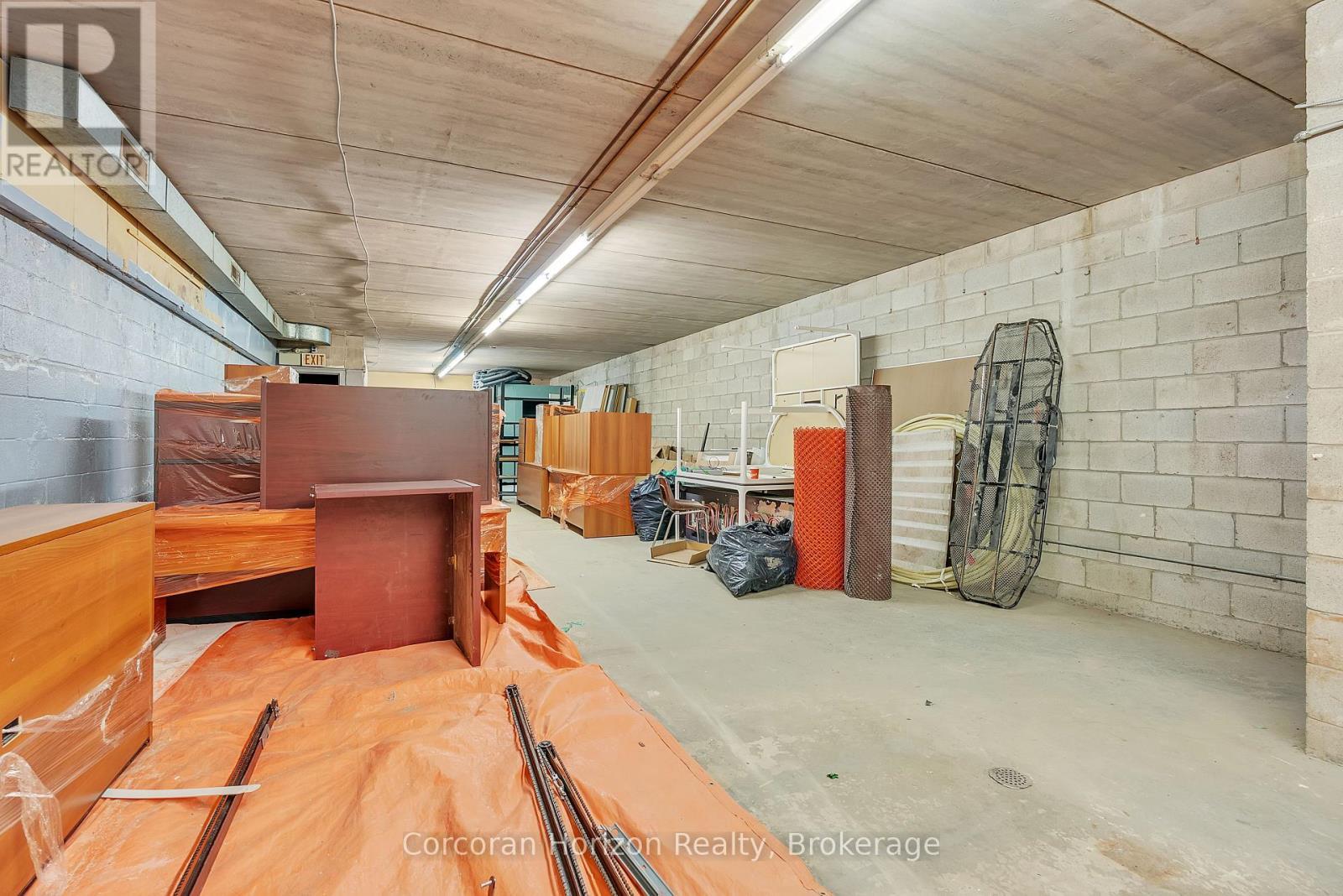 Bsmt - 15 Barton Street E, Hamilton (Beasley), ON