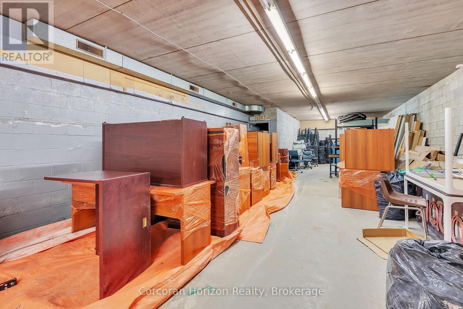 Bsmt - 15 Barton Street E, Hamilton (Beasley), ON