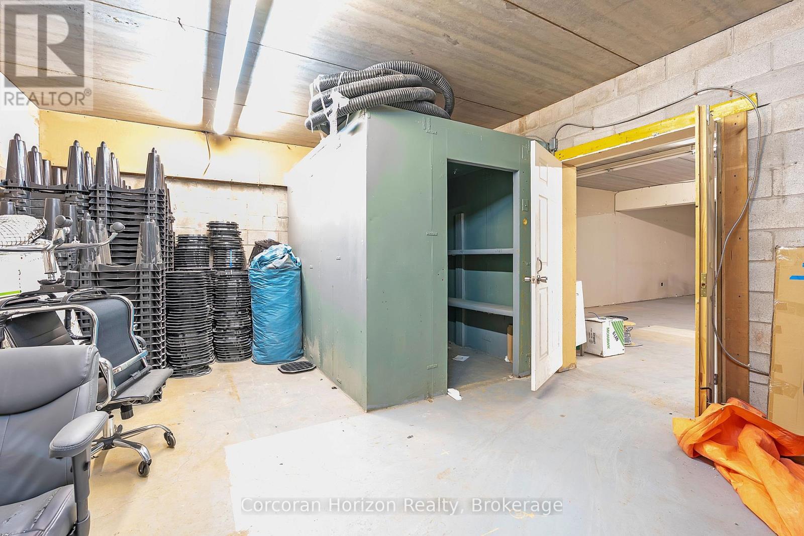 Bsmt - 15 Barton Street E, Hamilton (Beasley), ON