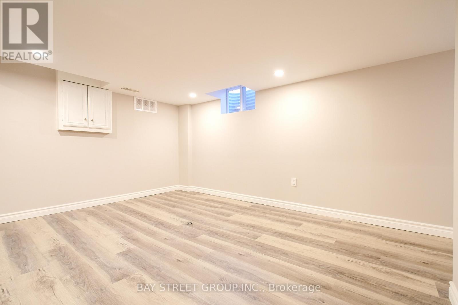 Lower Unit - 15 Old Oxford Road, St. Catharines (Vine/Linwell), ON - Indoor