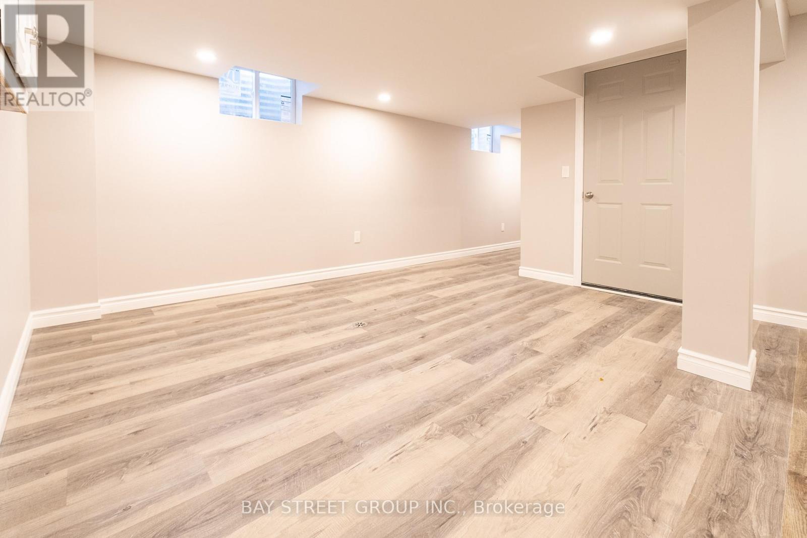 Lower Unit - 15 Old Oxford Road, St. Catharines (Vine/Linwell), ON - Indoor