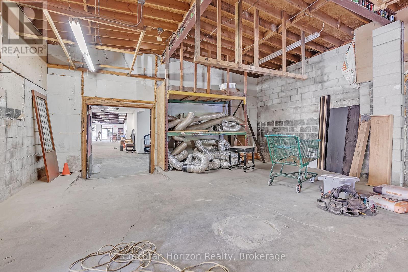 Main+Bsmt - 17 Barton Street E, Hamilton (Beasley), ON