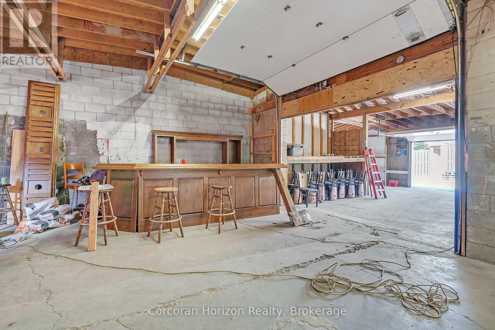 Main+Bsmt - 17 Barton Street E, Hamilton (Beasley), ON