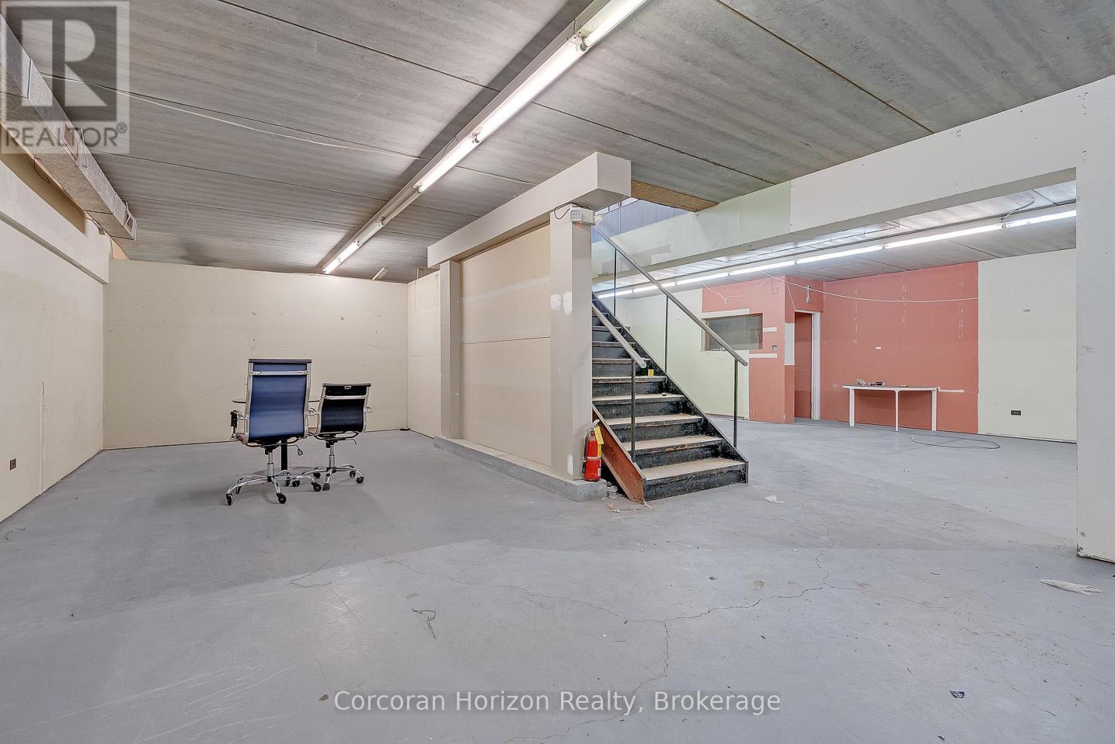 Main+Bsmt - 17 Barton Street E, Hamilton (Beasley), ON