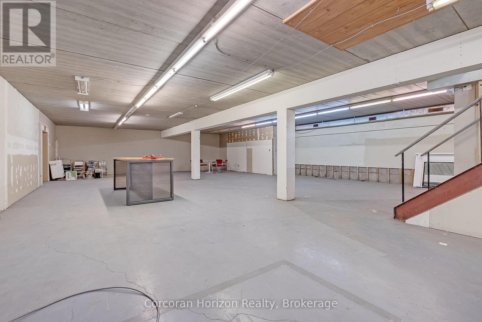 Main+Bsmt - 17 Barton Street E, Hamilton (Beasley), ON