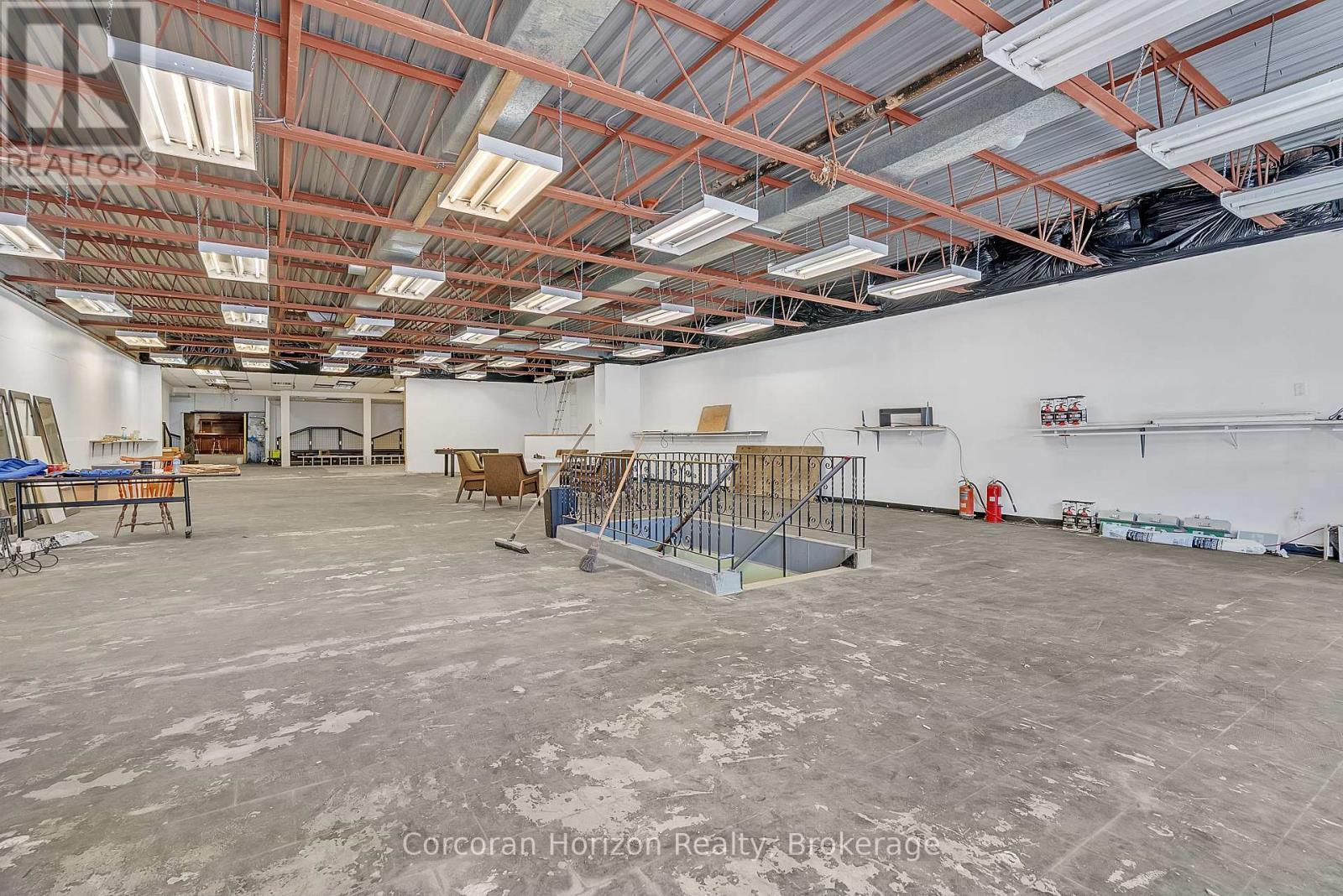 Main+Bsmt - 17 Barton Street E, Hamilton (Beasley), ON