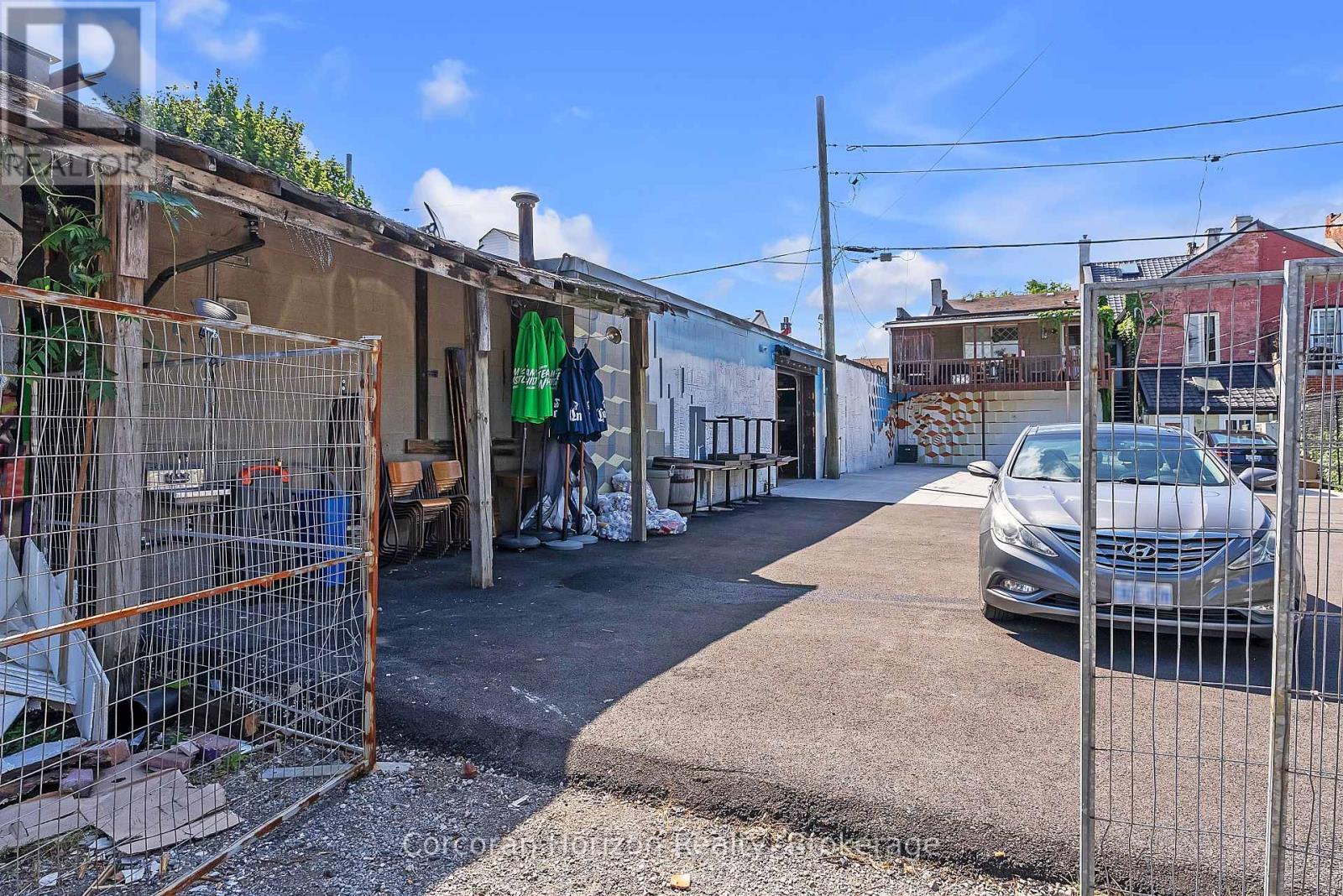 Main+Bsmt - 17 Barton Street E, Hamilton (Beasley), ON