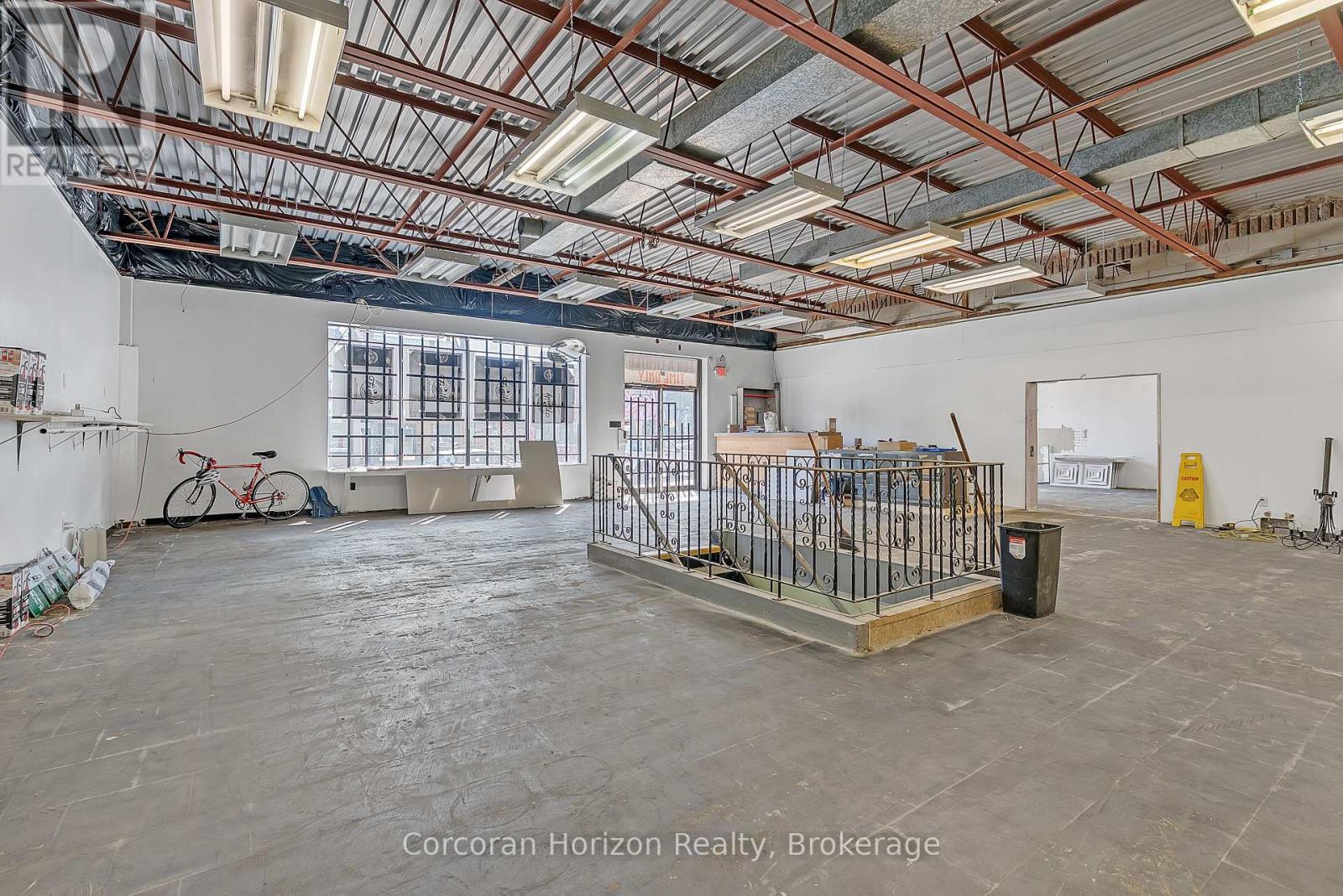 Main+Bsmt - 17 Barton Street E, Hamilton (Beasley), ON