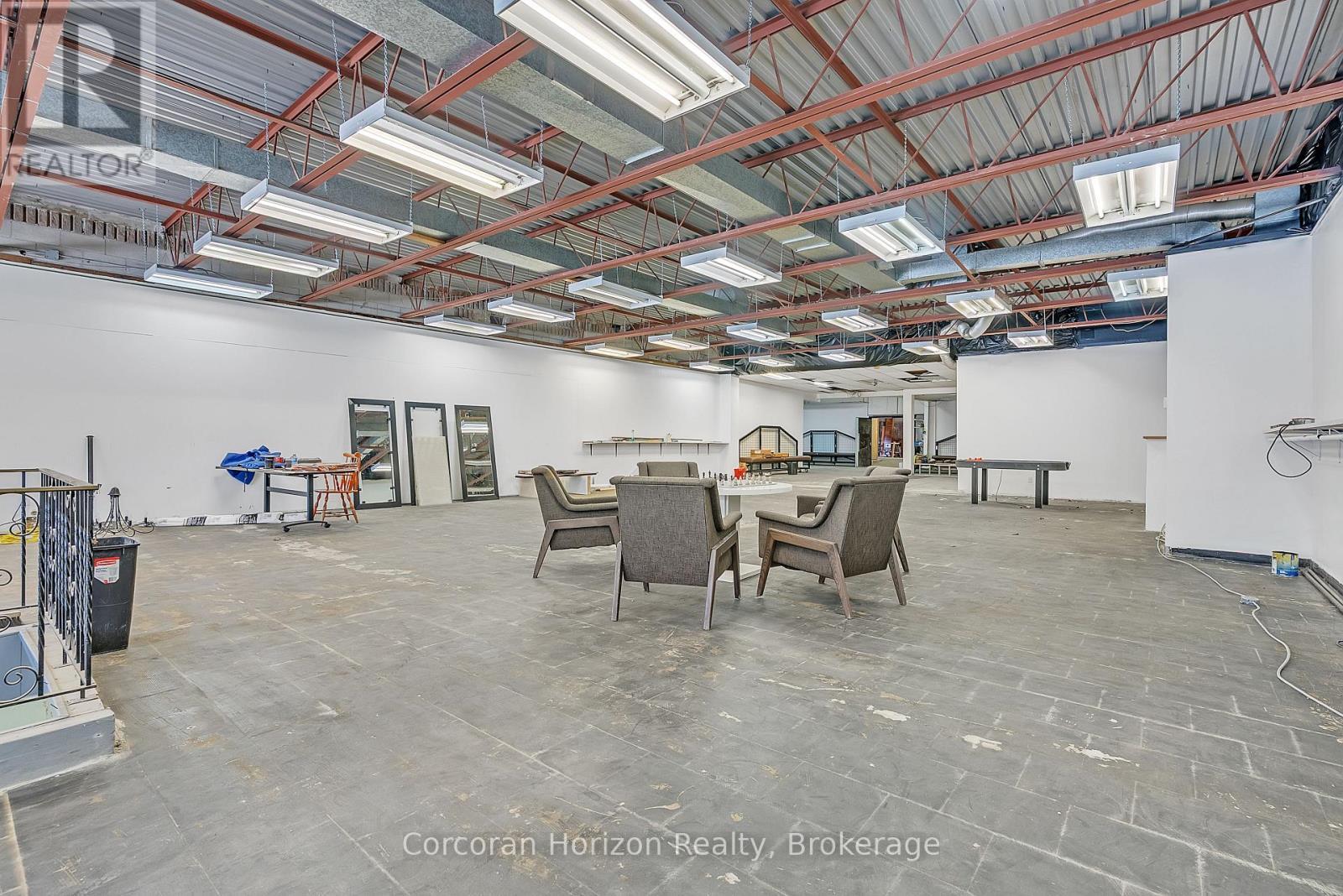 Main+Bsmt - 17 Barton Street E, Hamilton (Beasley), ON