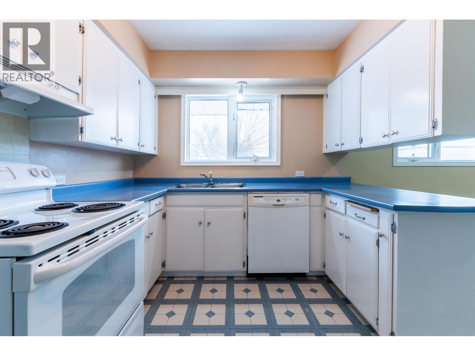 282 Irwin Street, Prince George, BC - Indoor Photo Showing Kitchen
