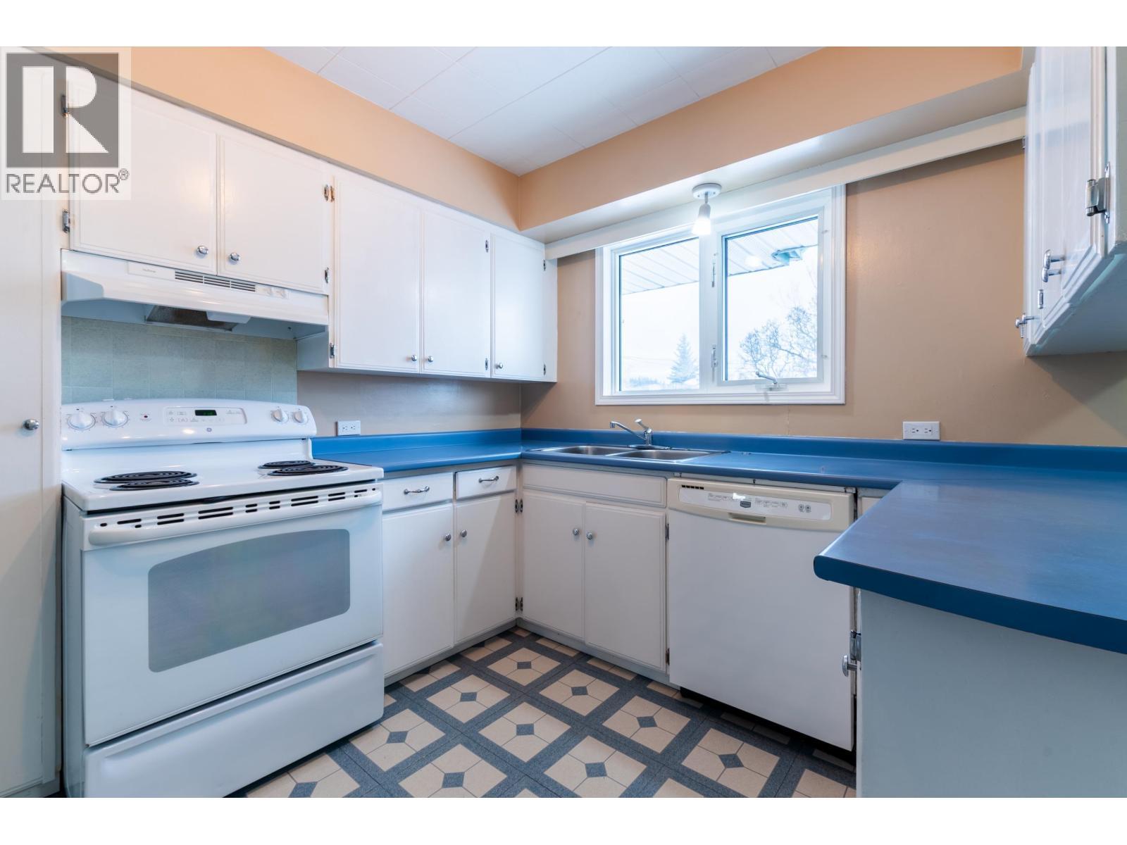 282 Irwin Street, Prince George, BC - Indoor Photo Showing Kitchen