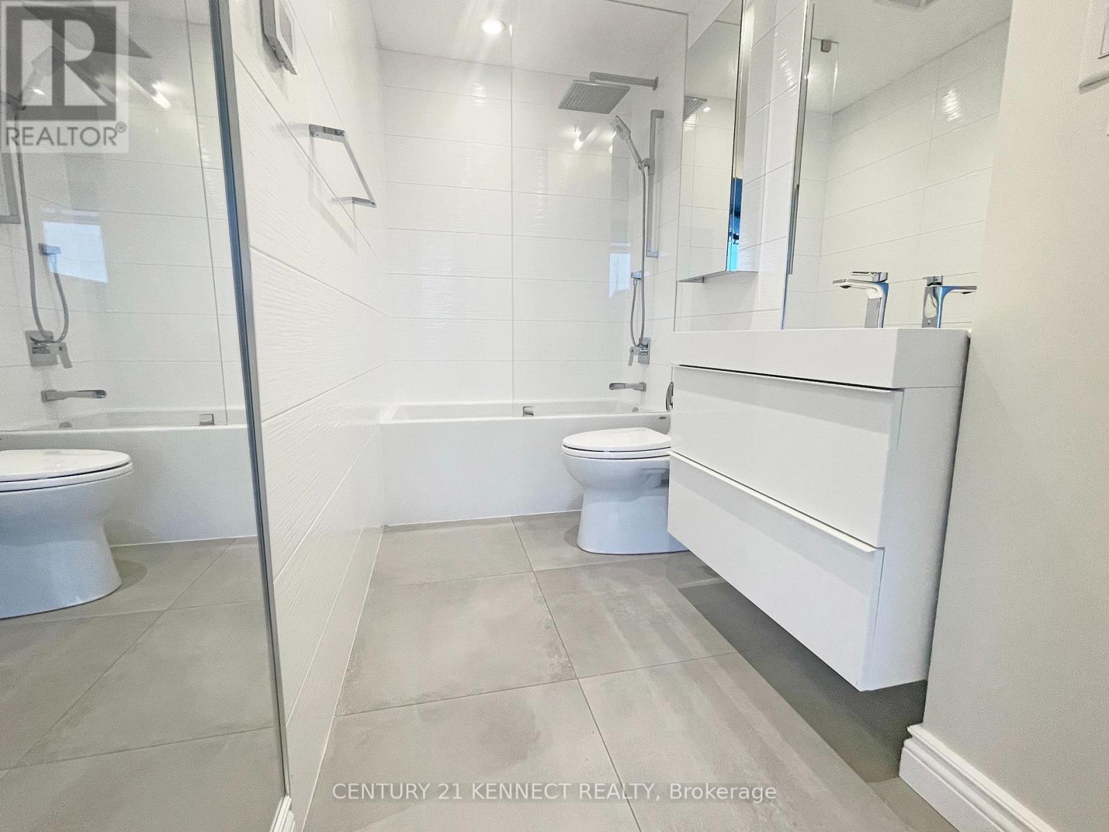 4303 - 38 Grenville Street, Toronto, ON - Indoor Photo Showing Bathroom