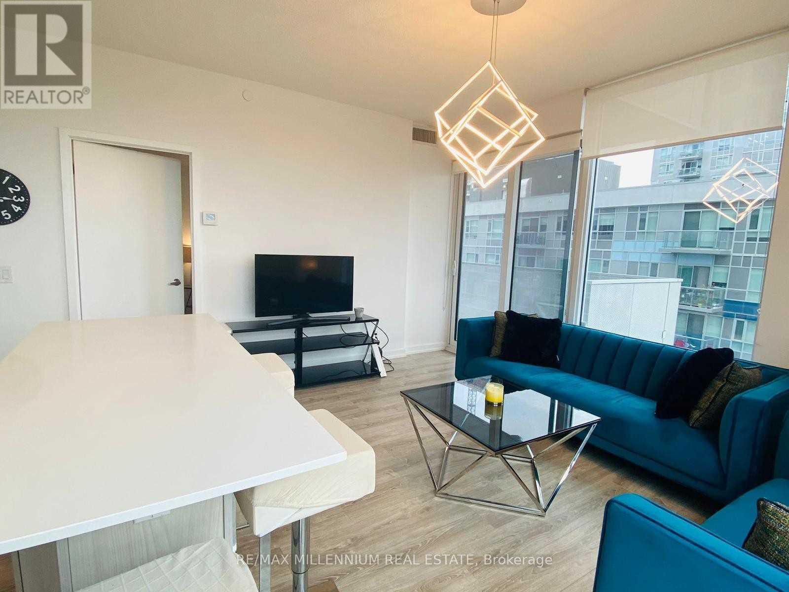 809 - 20 Tubman Avenue, Toronto, ON - Indoor Photo Showing Living Room