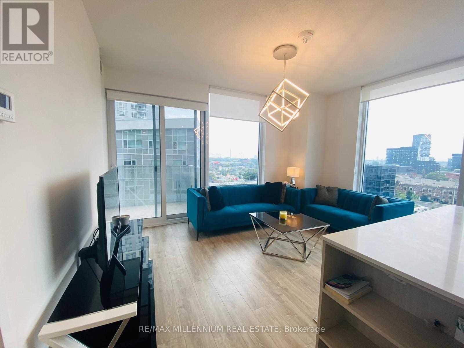 809 - 20 Tubman Avenue, Toronto, ON - Indoor Photo Showing Living Room