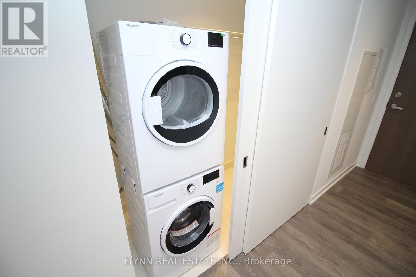 1019 - 20 Richardson Street, Toronto, ON - Indoor Photo Showing Laundry Room