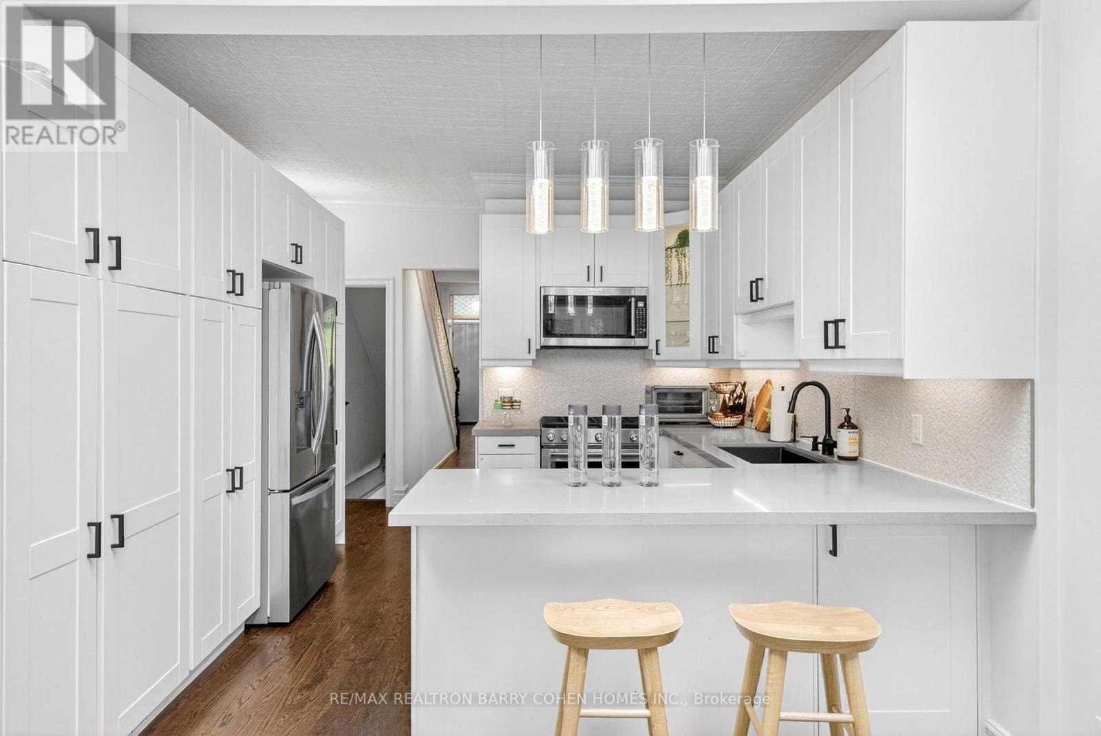 198 Macpherson Avenue, Toronto, ON - Indoor Photo Showing Kitchen With Upgraded Kitchen
