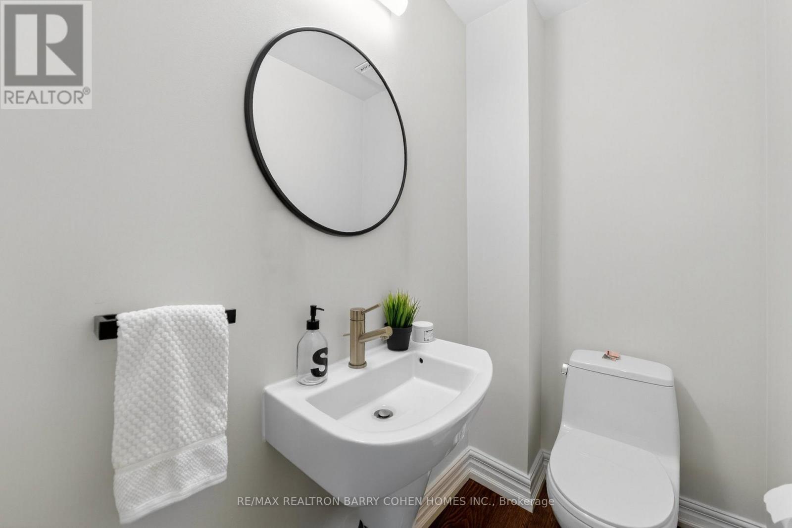 198 Macpherson Avenue, Toronto, ON - Indoor Photo Showing Bathroom