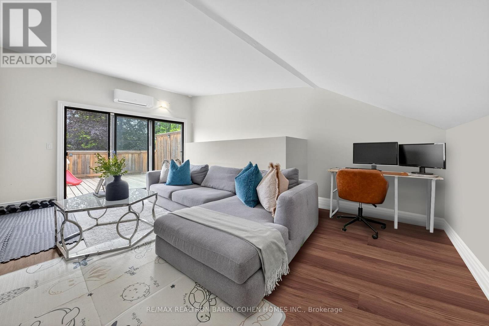 198 Macpherson Avenue, Toronto, ON - Indoor