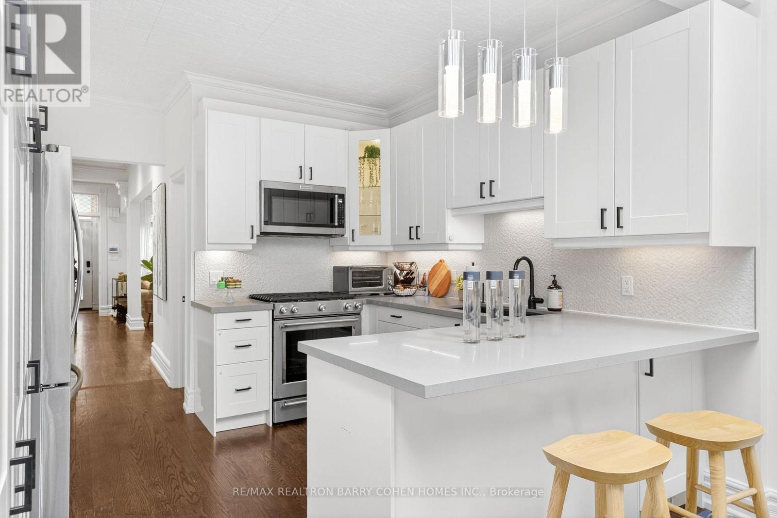 198 Macpherson Avenue, Toronto, ON - Indoor Photo Showing Kitchen With Upgraded Kitchen