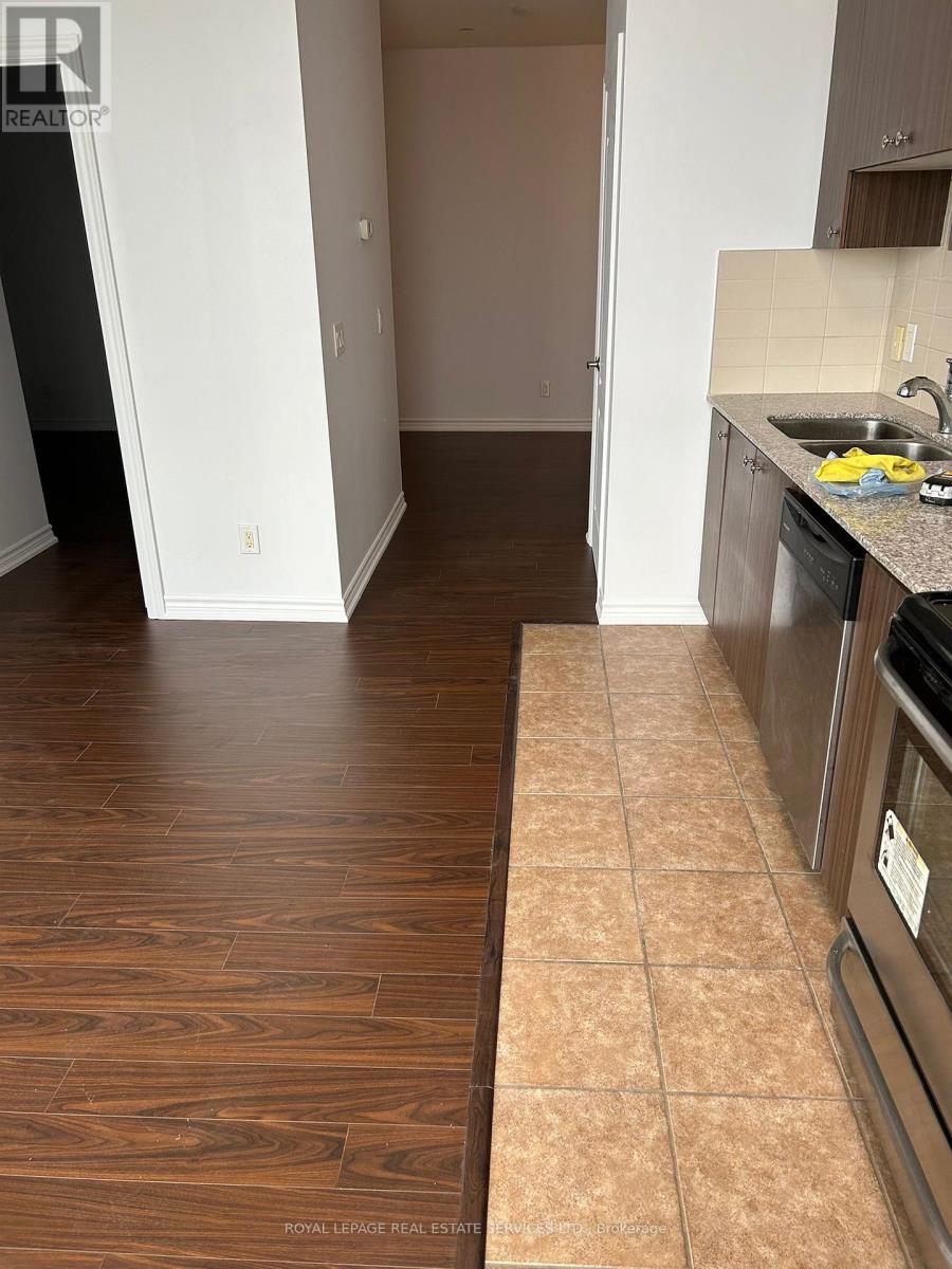 1126 - 8323 Kennedy Road, Markham, ON - Indoor Photo Showing Kitchen With Double Sink