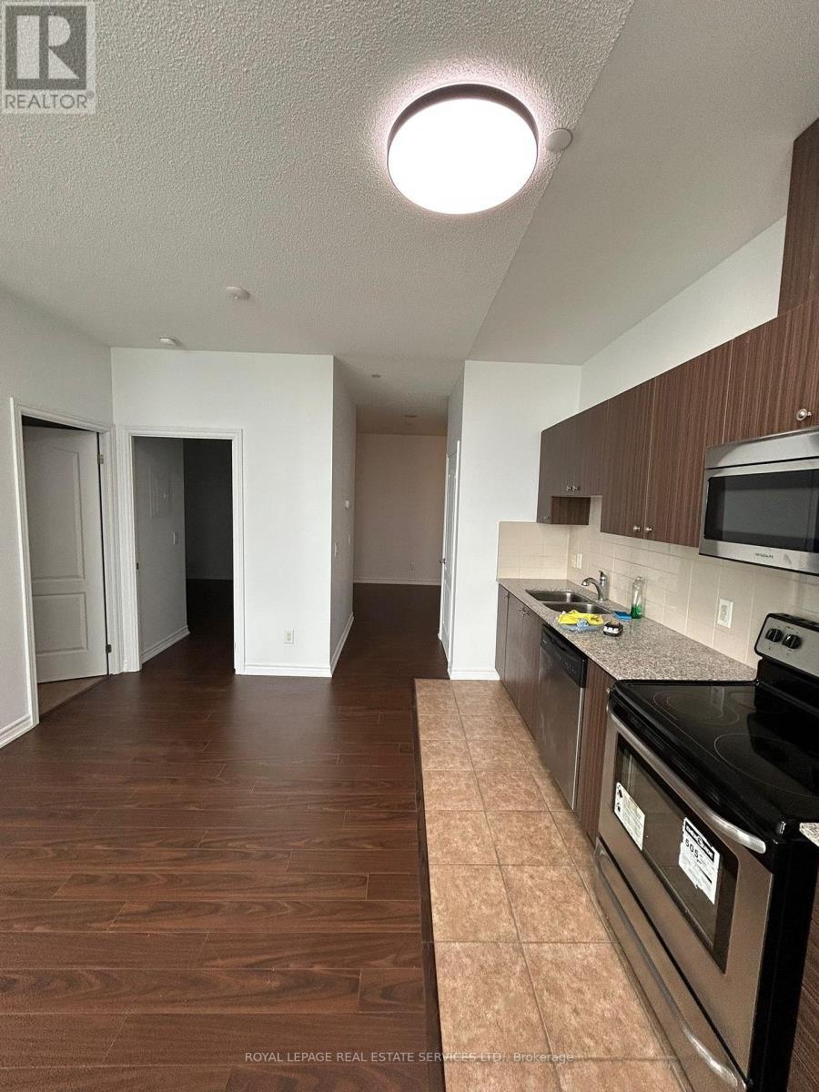 1126 - 8323 Kennedy Road, Markham, ON - Indoor Photo Showing Kitchen With Double Sink