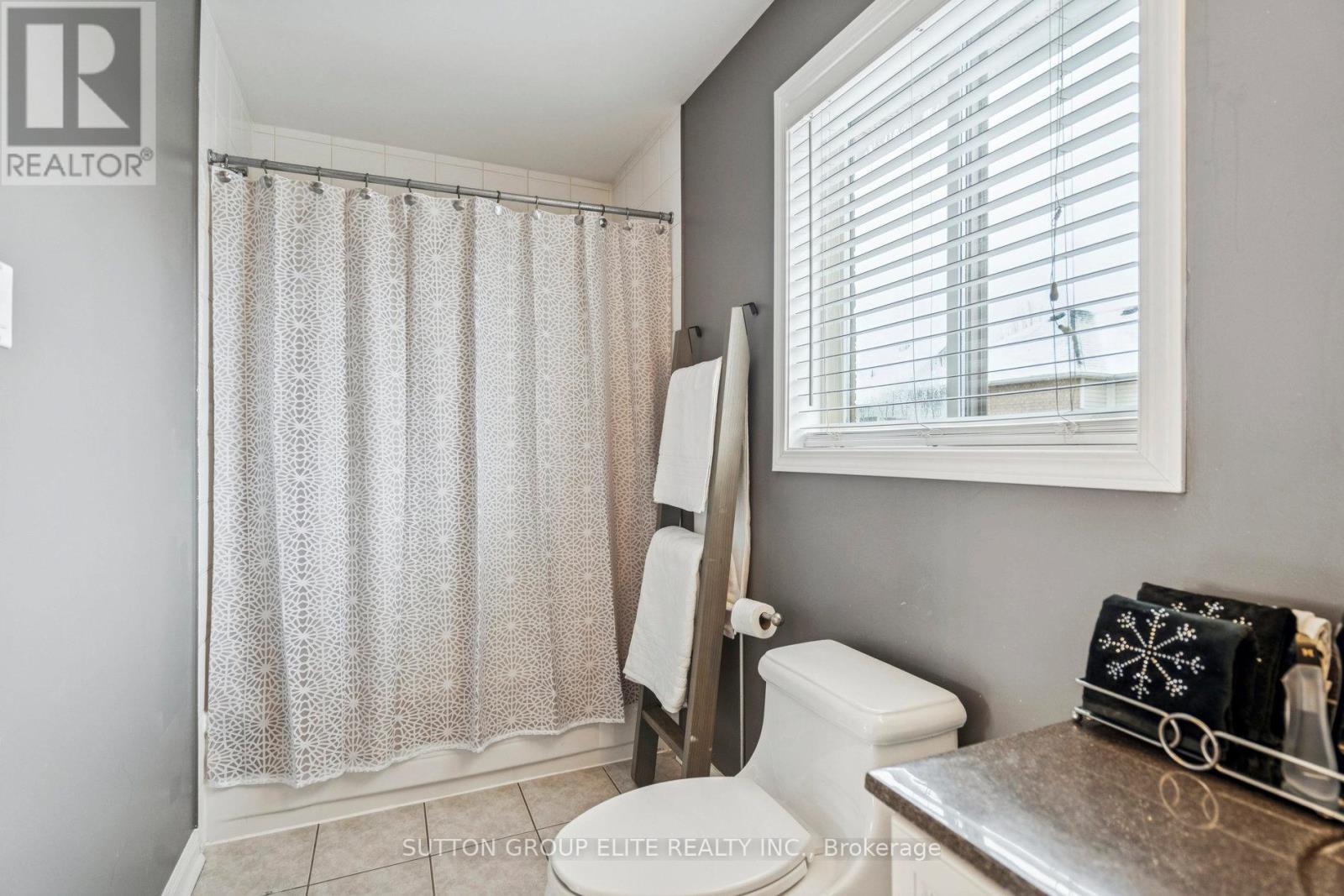 2424 Oakhaven Drive, Oakville, ON - Indoor Photo Showing Bathroom