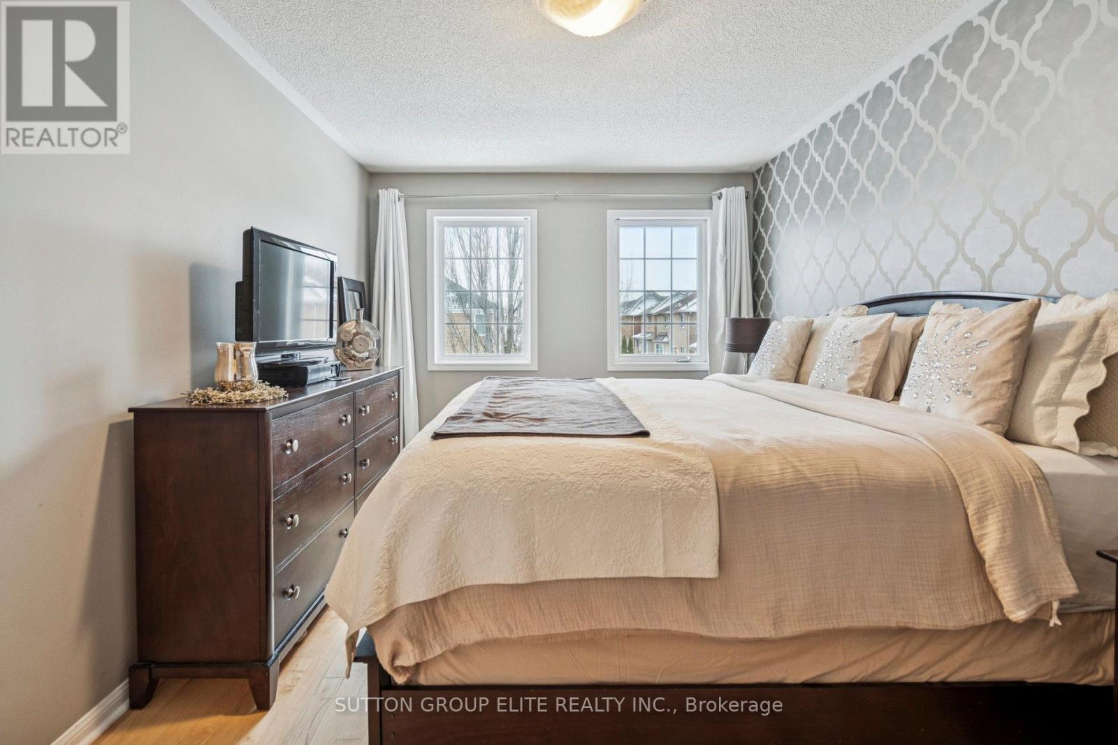 2424 Oakhaven Drive, Oakville, ON - Indoor Photo Showing Bedroom