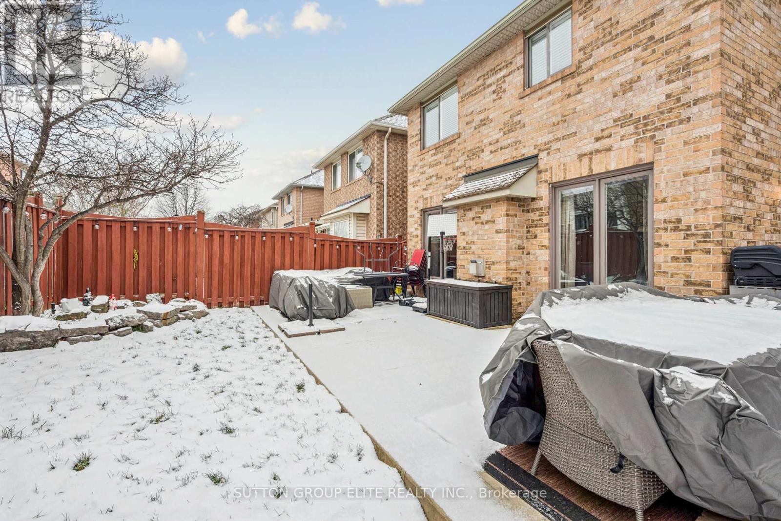 2424 Oakhaven Drive, Oakville, ON - Outdoor