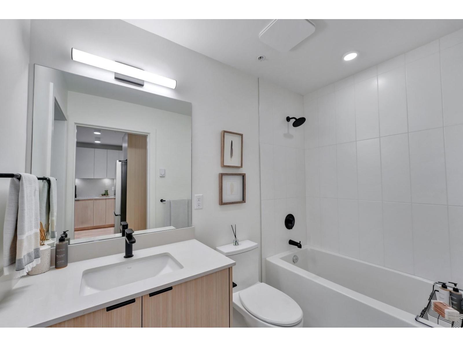 B313 5360 204Th Street, Langley, BC - Indoor Photo Showing Bathroom