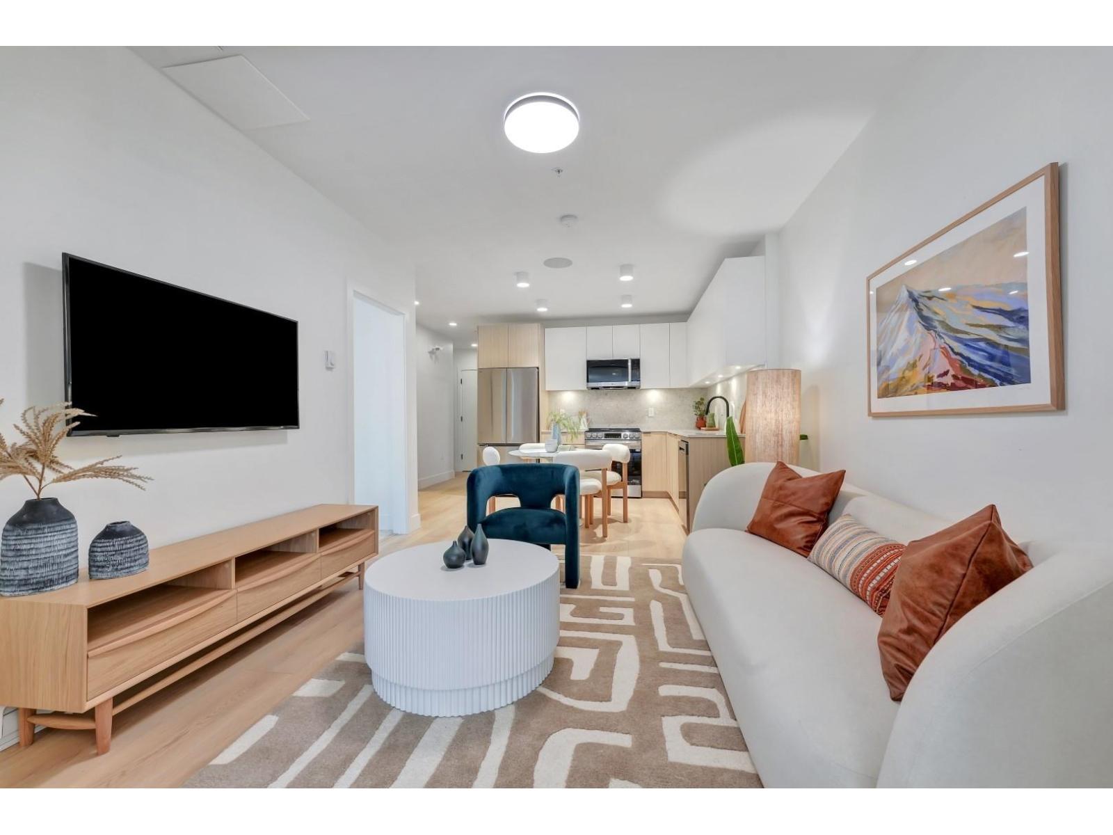 B313 5360 204Th Street, Langley, BC - Indoor Photo Showing Living Room