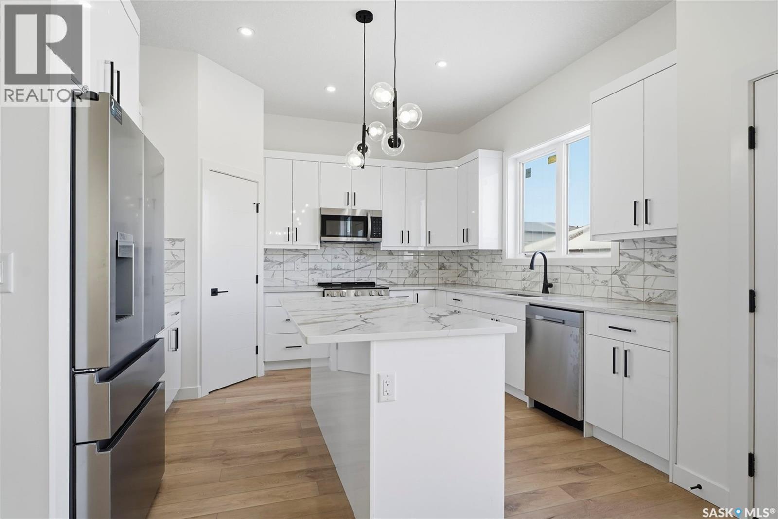 151 Sharma Lane, Saskatoon, SK - Indoor Photo Showing Kitchen With Upgraded Kitchen