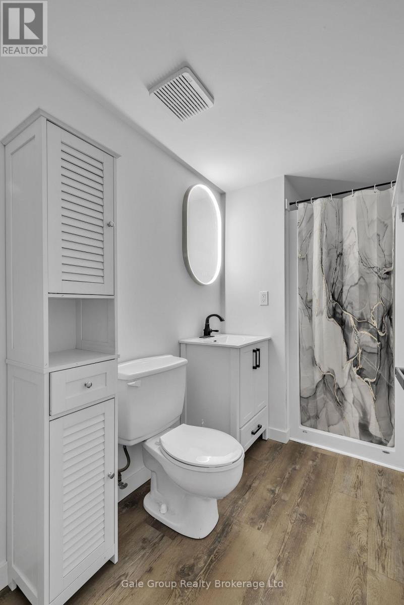 6 - 125 Bay Street, Woodstock (Woodstock - South), ON - Indoor Photo Showing Bathroom