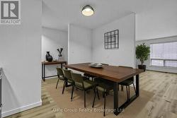 Dining area with AI Virtual Staging -