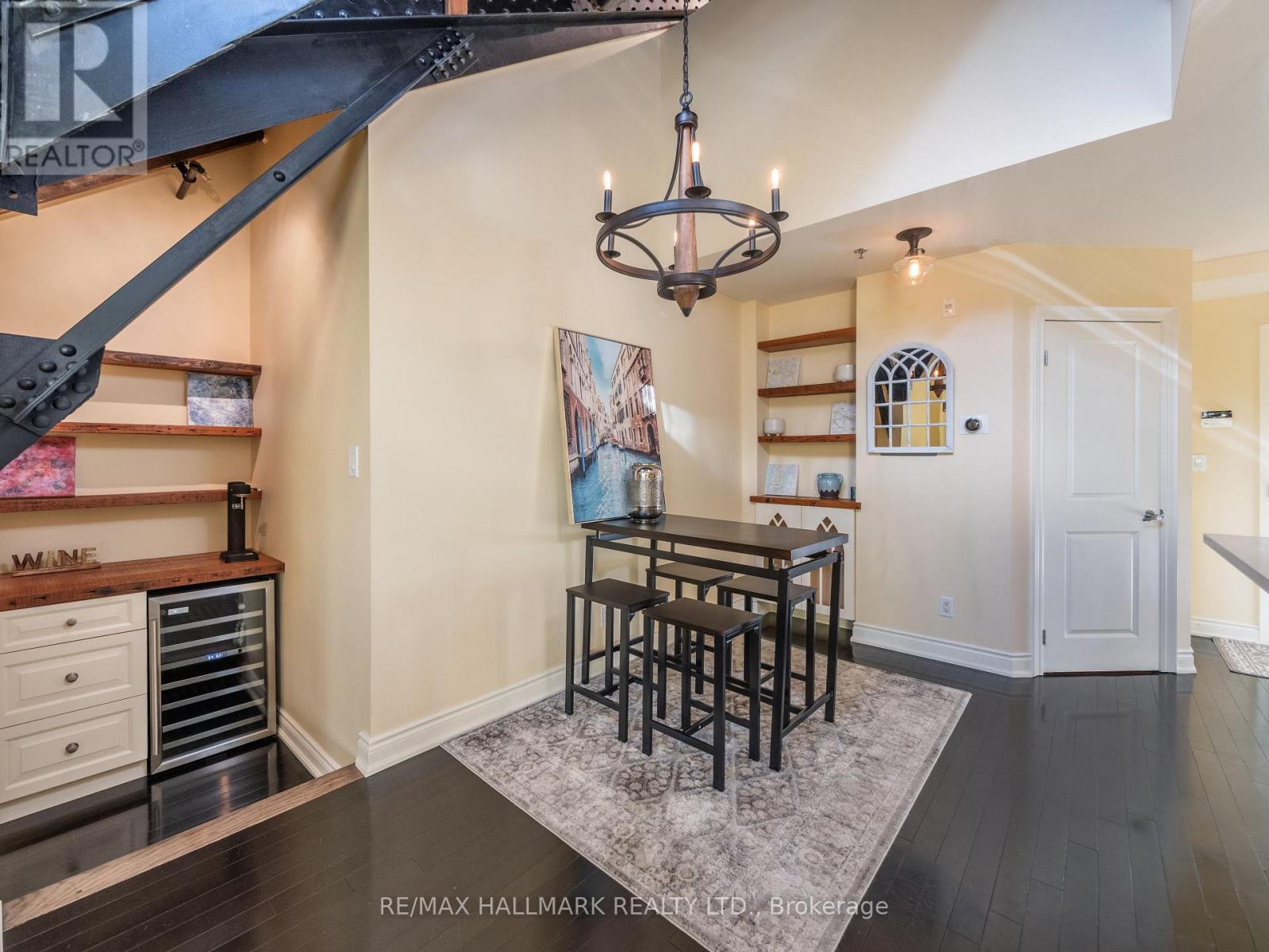 301 - 384 Sunnyside Avenue, Toronto, ON - Indoor Photo Showing Other Room