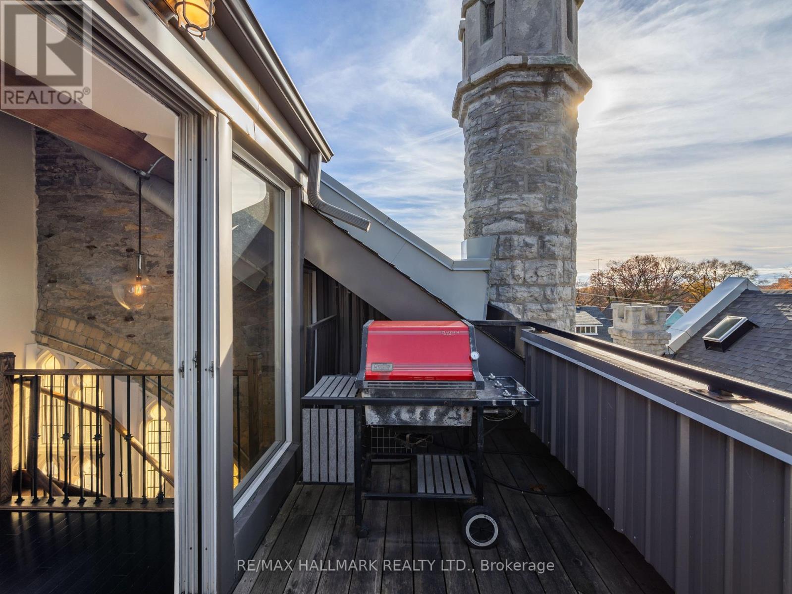 301 - 384 Sunnyside Avenue, Toronto, ON - Outdoor