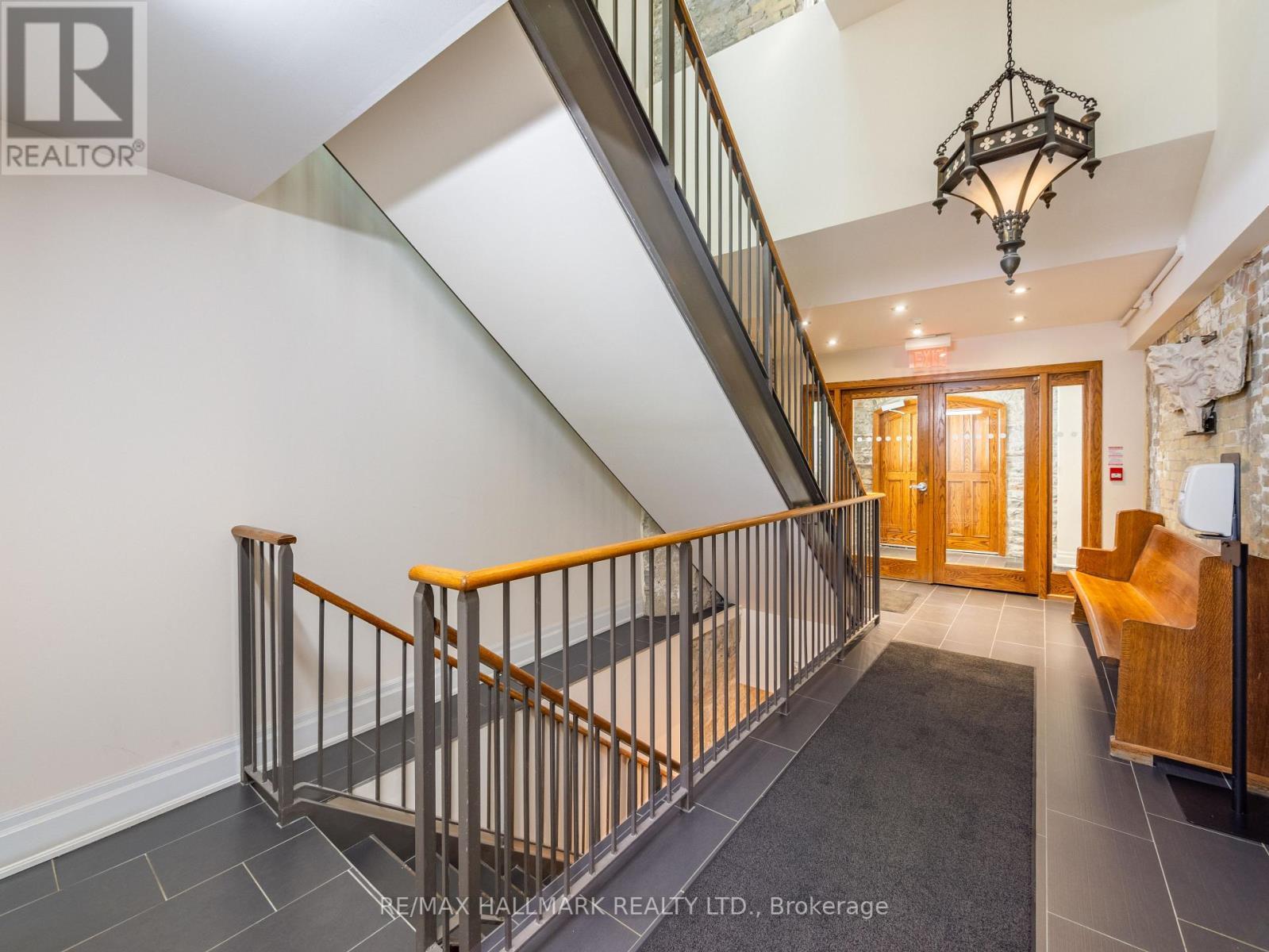 301 - 384 Sunnyside Avenue, Toronto, ON - Indoor Photo Showing Other Room