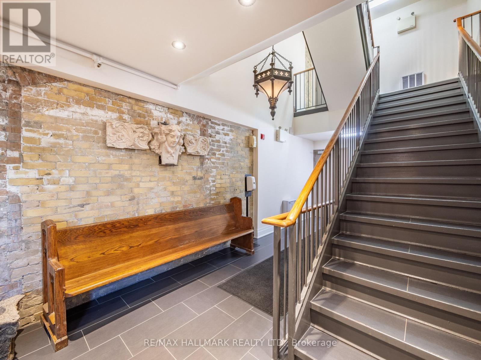 301 - 384 Sunnyside Avenue, Toronto, ON - Indoor Photo Showing Other Room