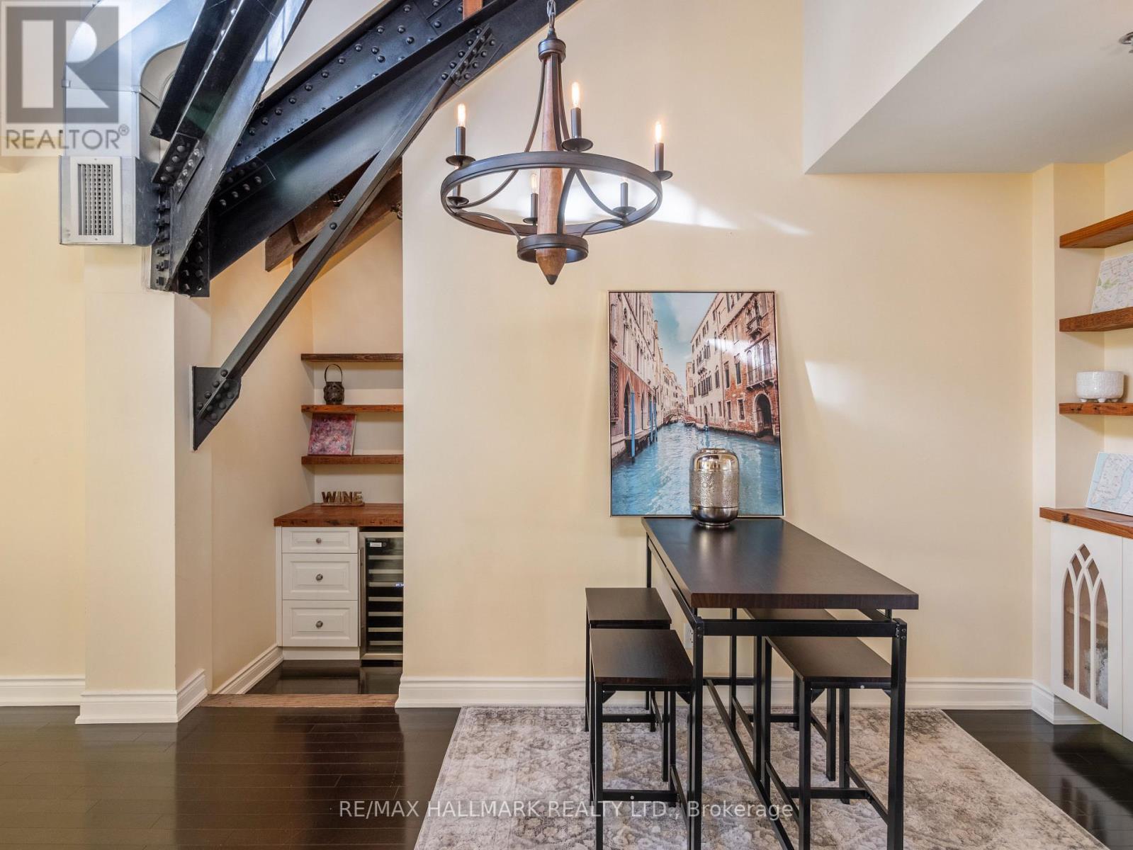 301 - 384 Sunnyside Avenue, Toronto, ON - Indoor