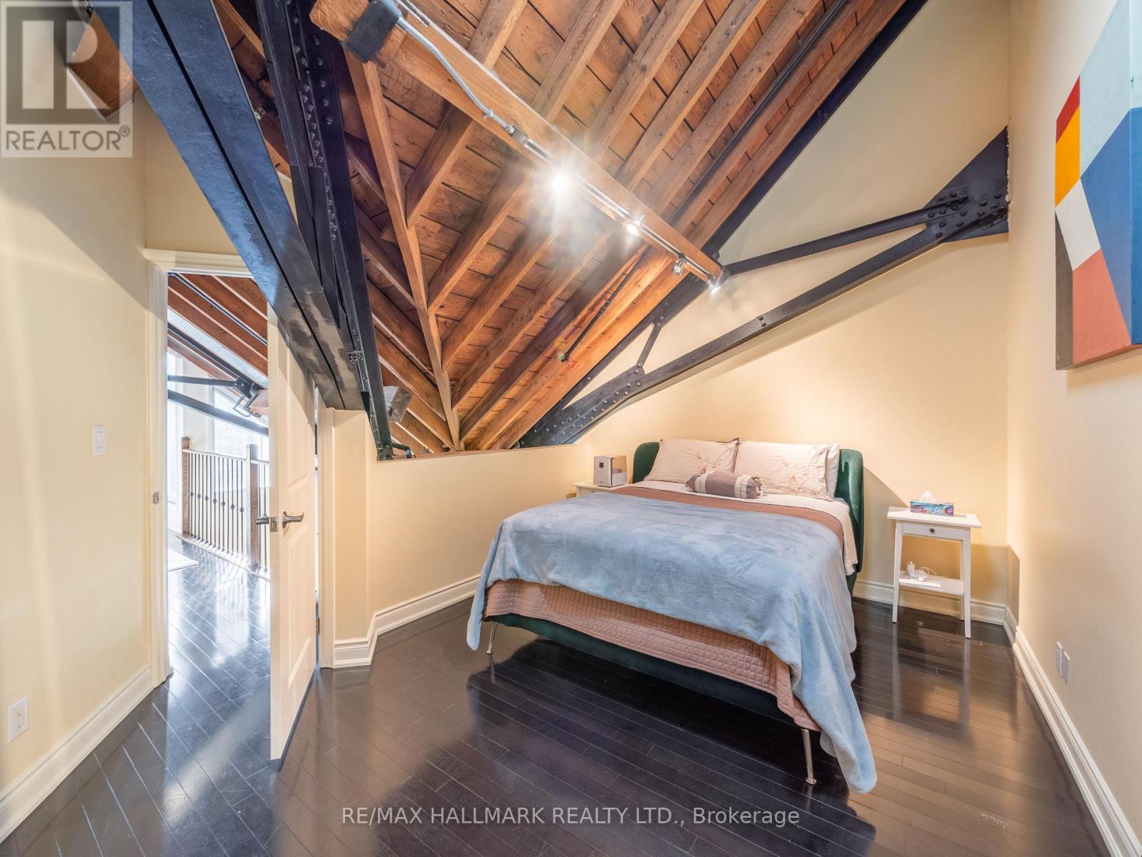 301 - 384 Sunnyside Avenue, Toronto, ON - Indoor Photo Showing Bedroom
