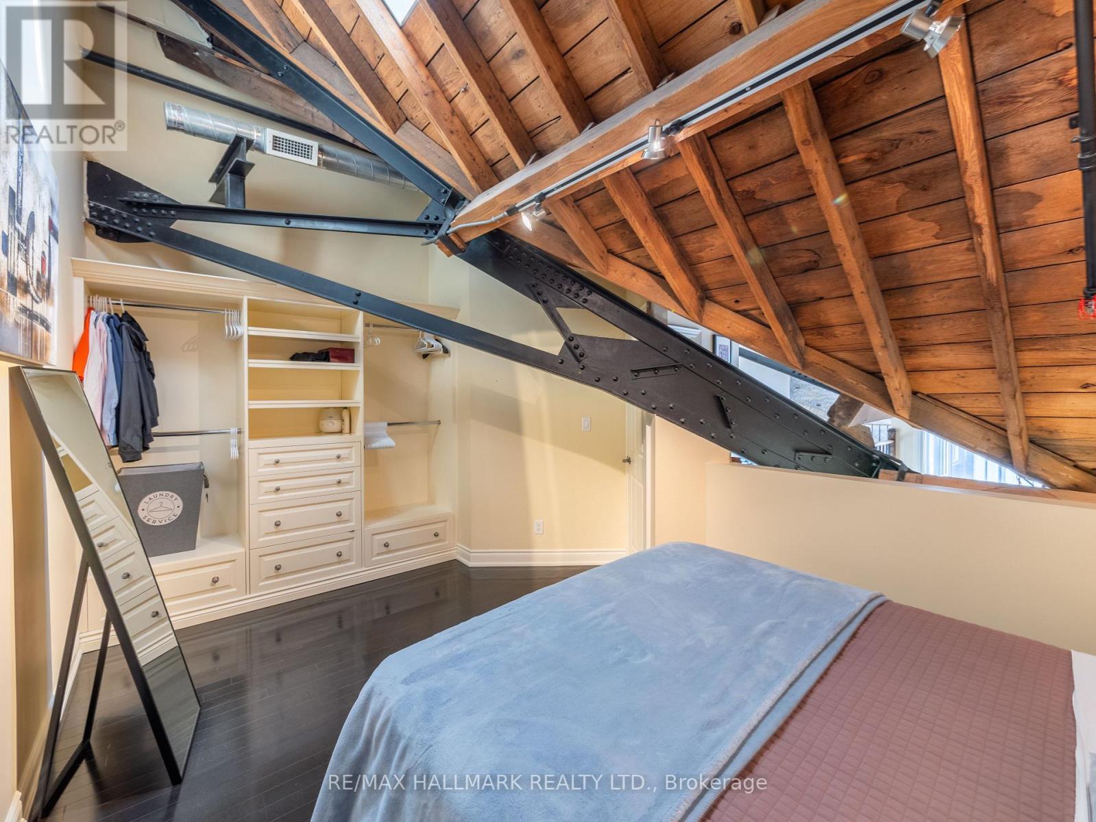 301 - 384 Sunnyside Avenue, Toronto, ON - Indoor Photo Showing Other Room